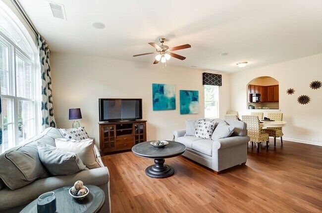 Foto del edificio - Unicorn: 3 Bedroom 2.5 Bathroom Townhome i...