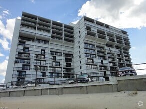 Building Photo - 3558 Shore Dr