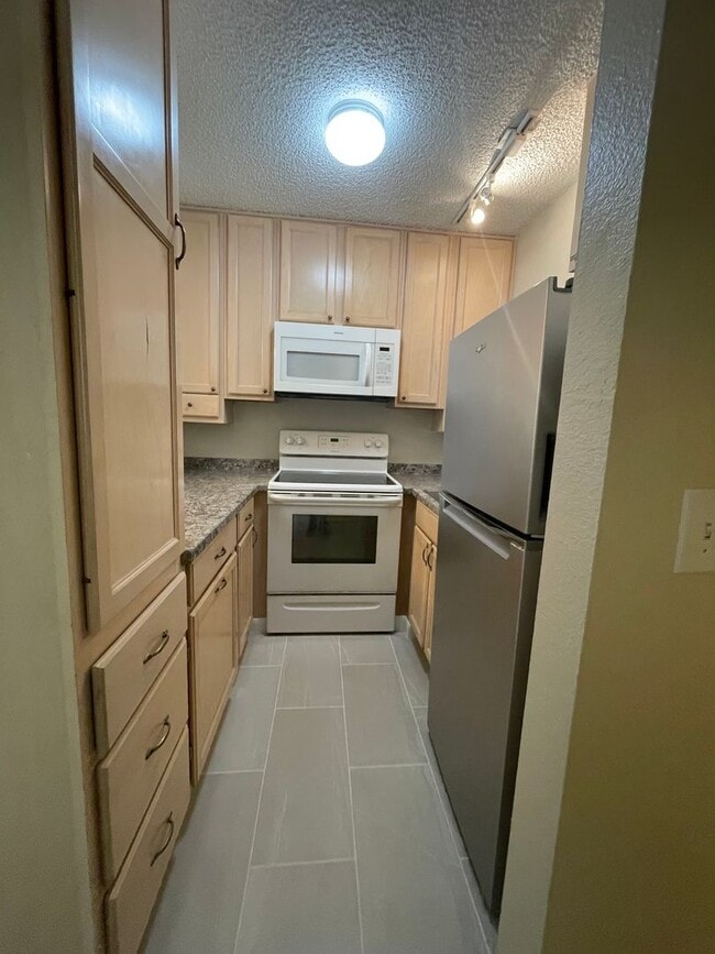 Building Photo - Cozy 2B/1.5B Quiet Boulder Unit