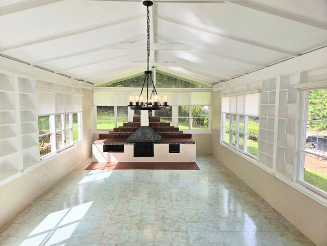 Foto del edificio - Tantalus 2 Bedroom 2 Bathroom 2 Car Carpor...