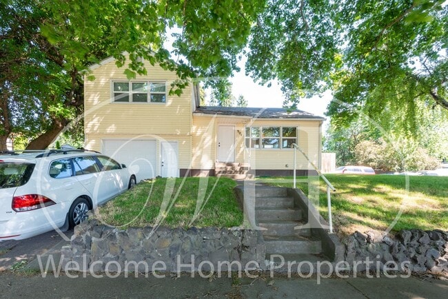 Building Photo - Remodeled Single-Family Home Close to Whitman College