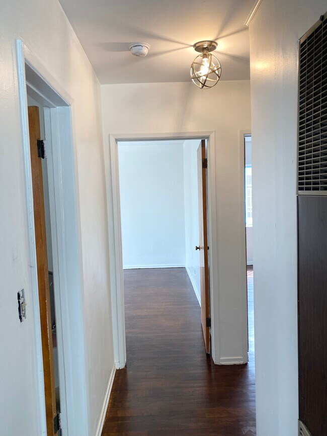 Foto del edificio - 8356 Blackburn Ave