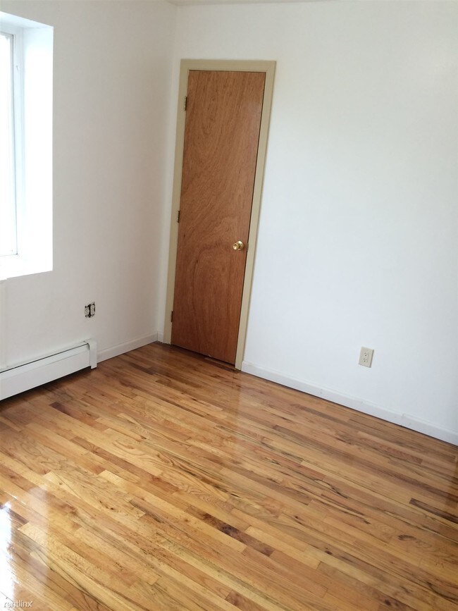 Building Photo - 761 Snediker Ave