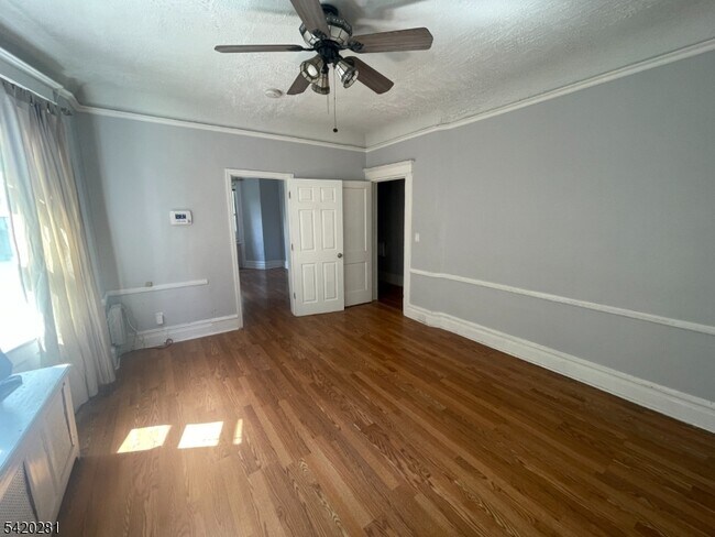 Foto del edificio - 43 Mapes Ave