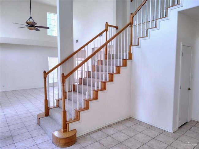 Building Photo - 3504 El Jardin St