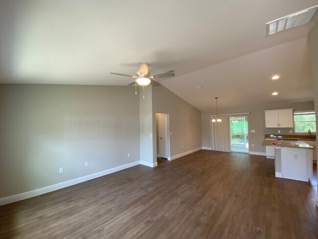 Building Photo - 130 Oak Cir