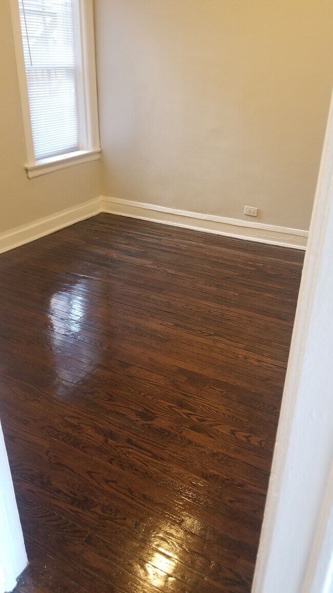 Foto del edificio - 2220 E 79th St