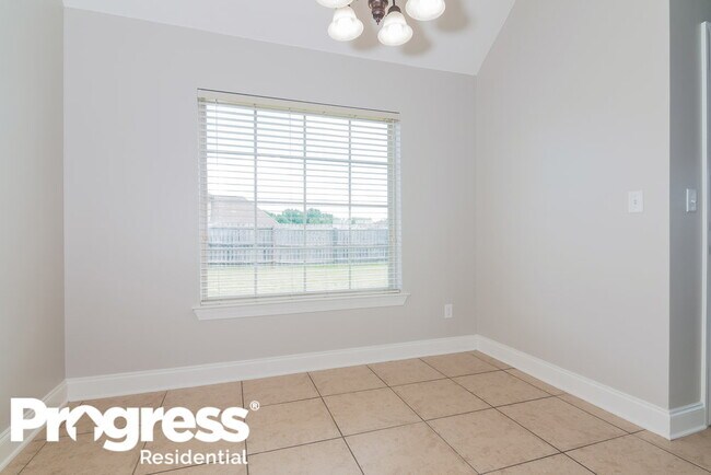 Building Photo - 5652 Bedford Loop E