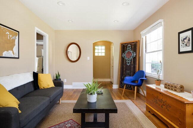 Living Room - 1504 E Bryan Ave