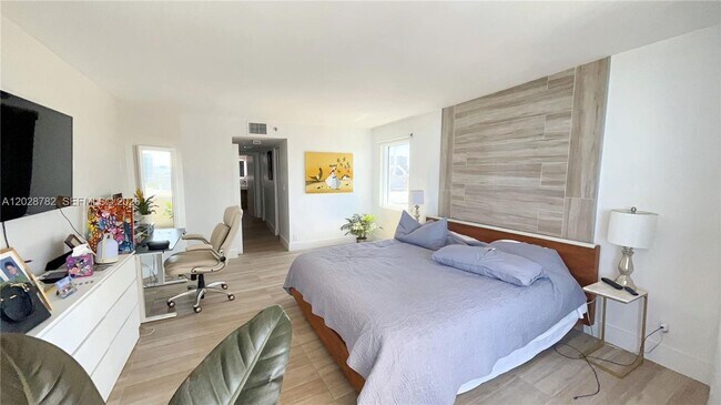 Foto del edificio - 1717 N Bayshore Dr