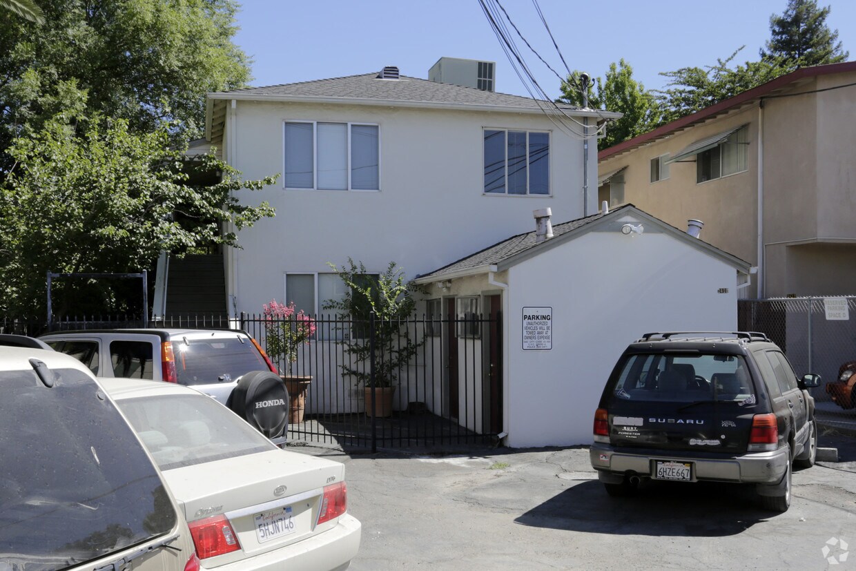 Building Photo - 2410 Q St