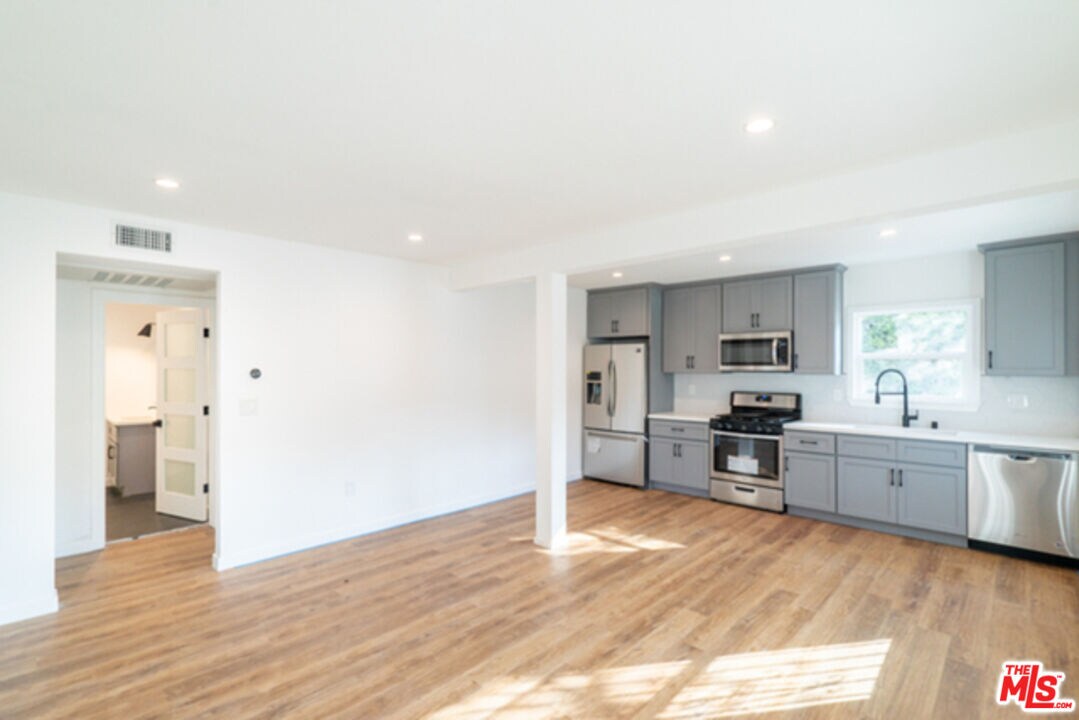 Building Photo - 3808 Los Feliz Blvd