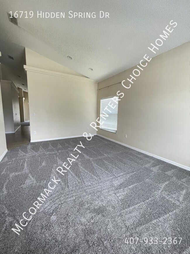 Foto del edificio - 16719 Hidden Spring Dr