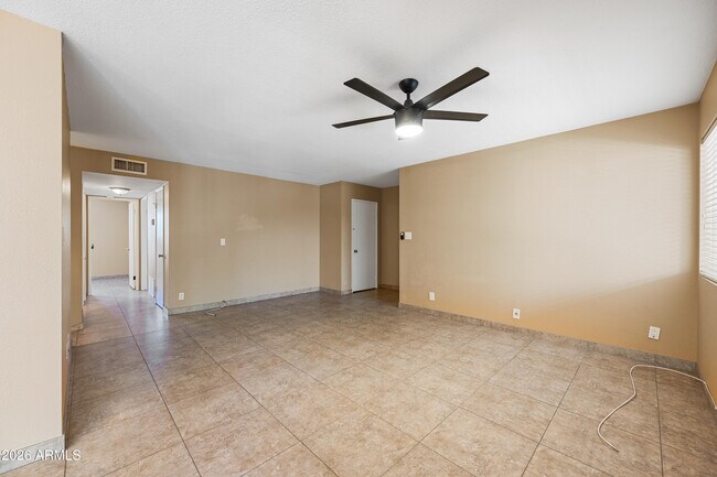 Building Photo - 5525 E Thomas Rd