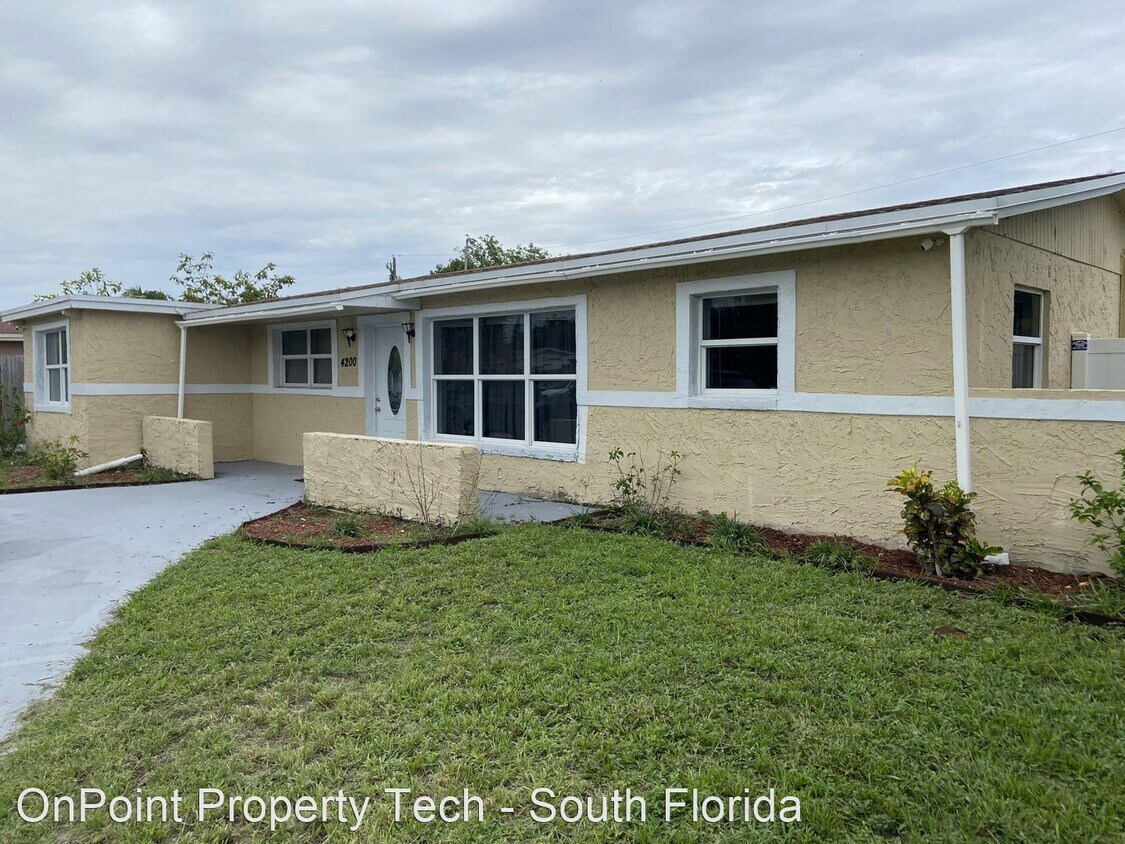 Foto principal - 4 br, 2 bath House - 4200 NE 4th Ave