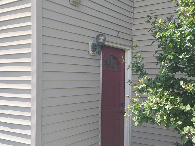 Building Photo - 2 Old Orchard Ct