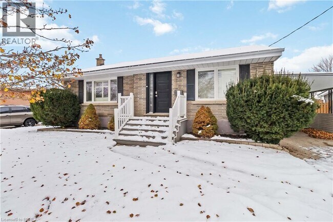 Building Photo - 10 Albemarle St