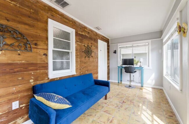 Building Photo - Furnished Beachside Retreat – Utilities In...