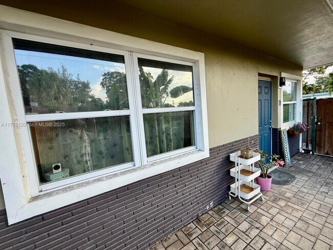 Foto del edificio - 1201 NE 5th Ave