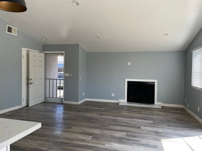 Building Photo - 506 W Gage Ave