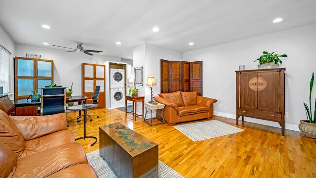 Foto del edificio - 16711 S Berendo Ave