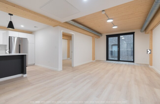 Building Photo - 1 E Lenox St