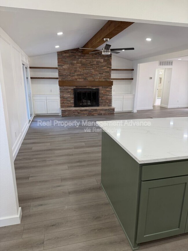 Foto del edificio - 905 Bromwich St