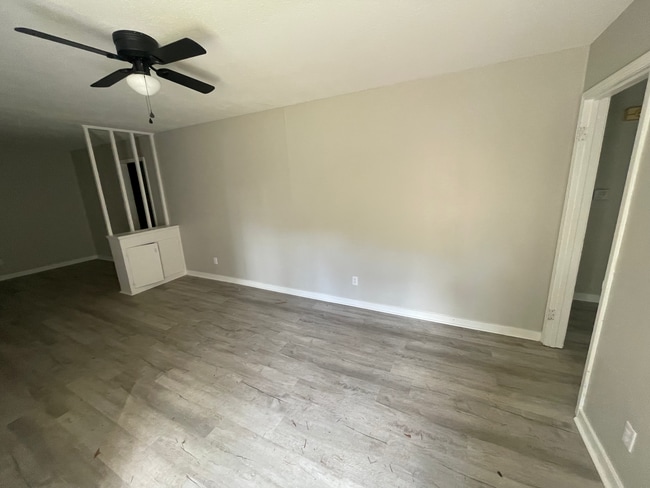 Building Photo - 1126 Barbara Ann Dr