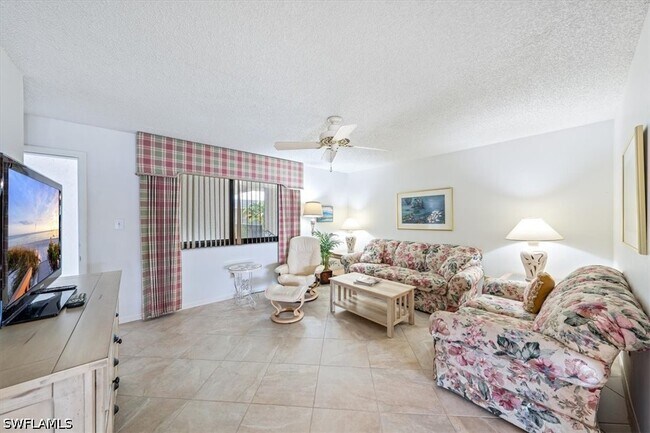 Foto del edificio - 788 Park Shore Dr