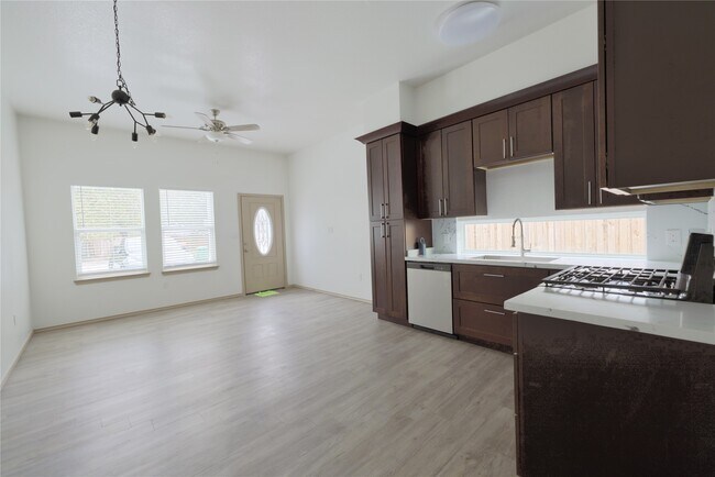 Building Photo - 113 Bolden St