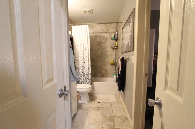 Building Photo - 4413 Umatilla St