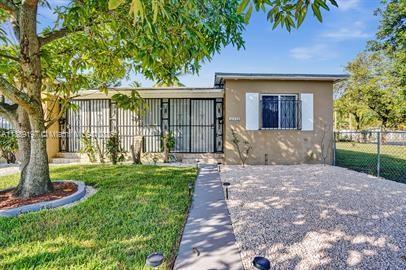 Foto principal - 10428 NW 5th Ave