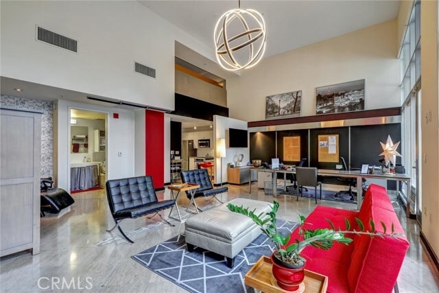 Foto del edificio - 350 W Ash St