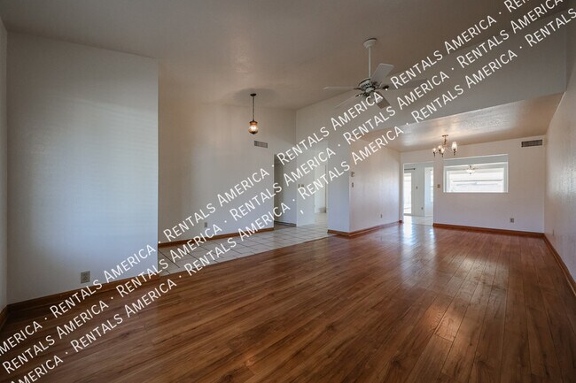 Foto del edificio - 710 W Alamo Dr