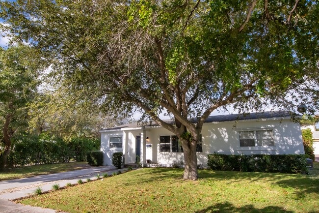 Photo - 259 Bloomfield Dr House