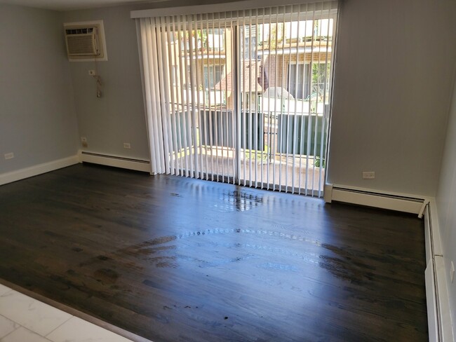 Living Room - 7428 W 111th St