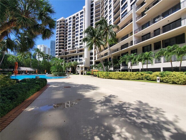 Building Photo - 540 Brickell Key Dr