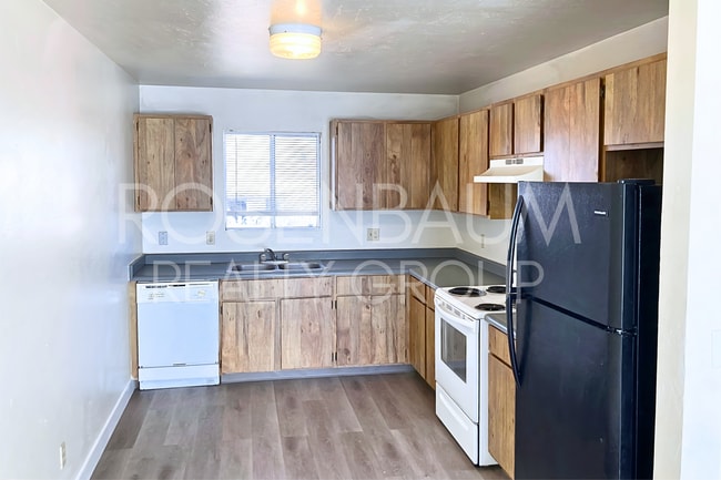 Building Photo - Charming 2-bedrooms, 1-bath upstairs apartment in the heart of Prescott Valley!