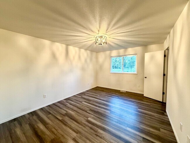 Foto del edificio - 48305 Grant Ave
