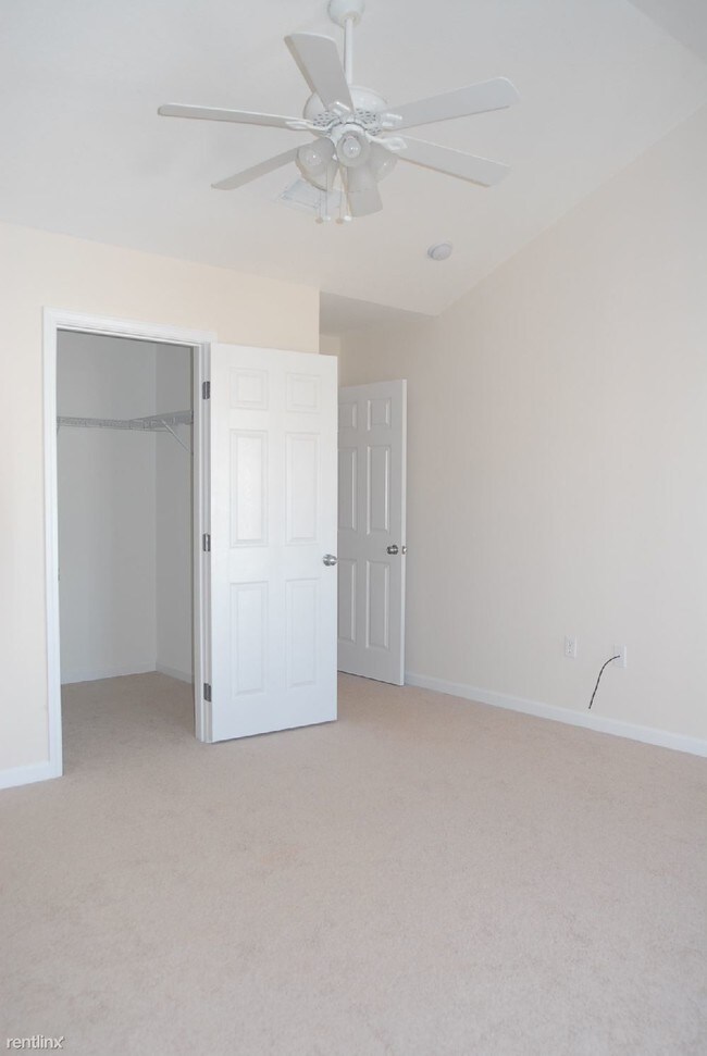 Building Photo - 1201 Century Oaks Dr