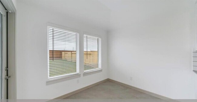 Building Photo - 28918 York Bch Ln