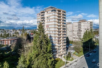 Building Photo - Edgewater Plaza