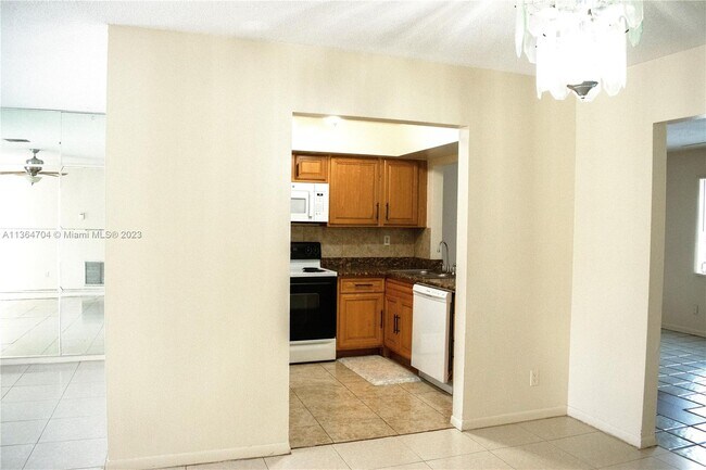 Foto del edificio - 7104 NW 16th St