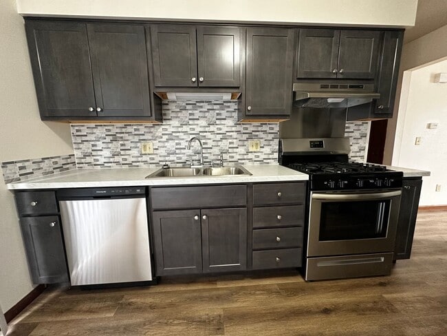 Building Photo - 513-F S Silverwood Lane