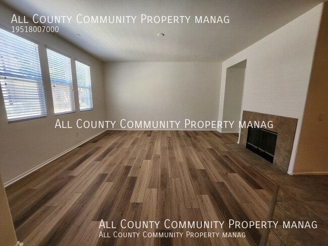 Building Photo - 3 Bedroom 2.5 Bathroom Two Story Condo for...
