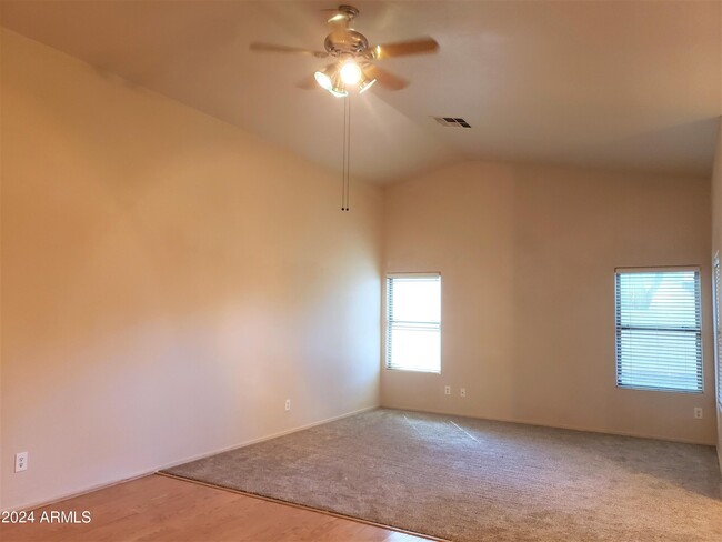 Foto del edificio - 8624 N 68th Dr