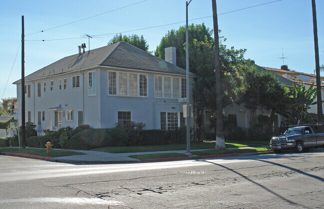 BUILDING - 7650 Hollywood Blvd