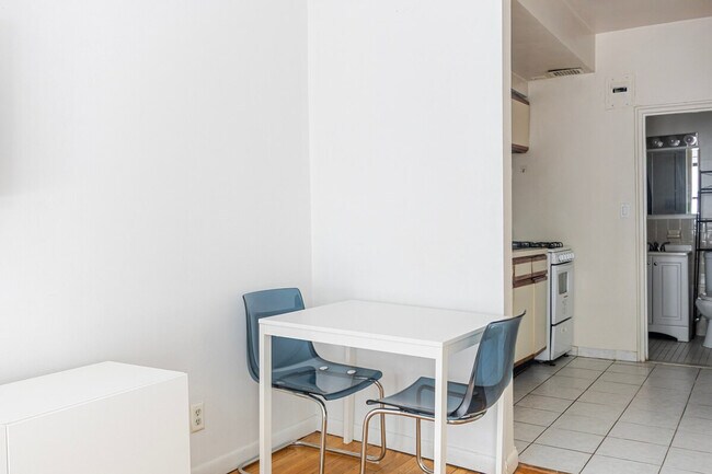 Foto del edificio - 318 E 80th St