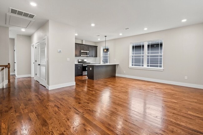 Building Photo - 9-11 Marie Pl