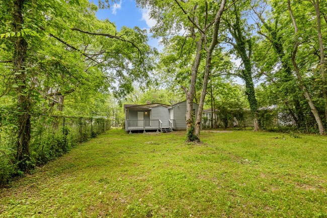 Building Photo - Charming and Newly Renovated 3 Bedroom 1 B...